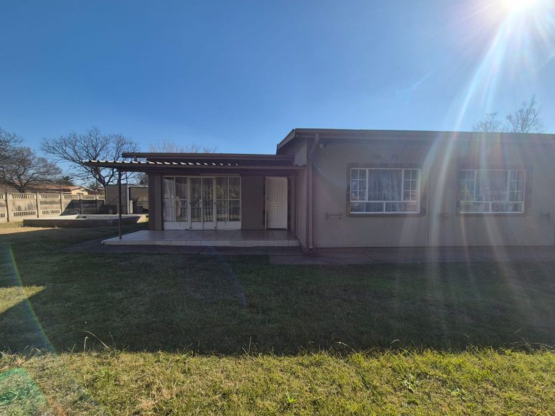 Neat Home in great condition, Perfect for Families or Investors! - Photo 4