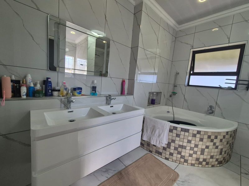 Neat Home in great condition, Perfect for Families or Investors! - Photo 9