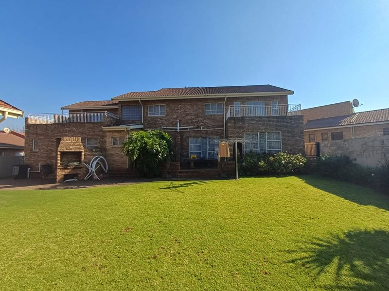 Massive Home For Sale In A Prime Location - Photo 1
