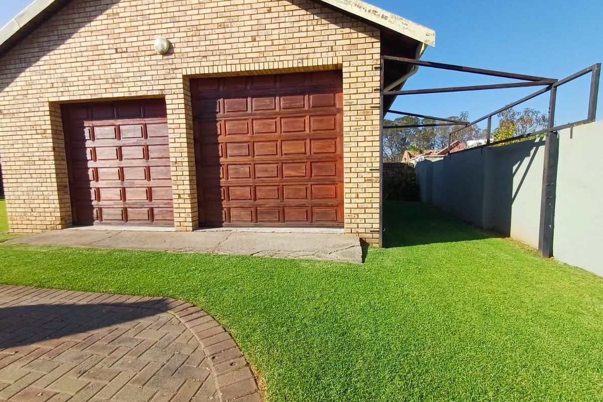 Massive Home For Sale In A Prime Location - Photo 3