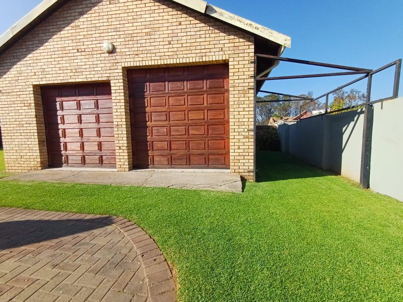 Massive Home For Sale In A Prime Location - Photo 3
