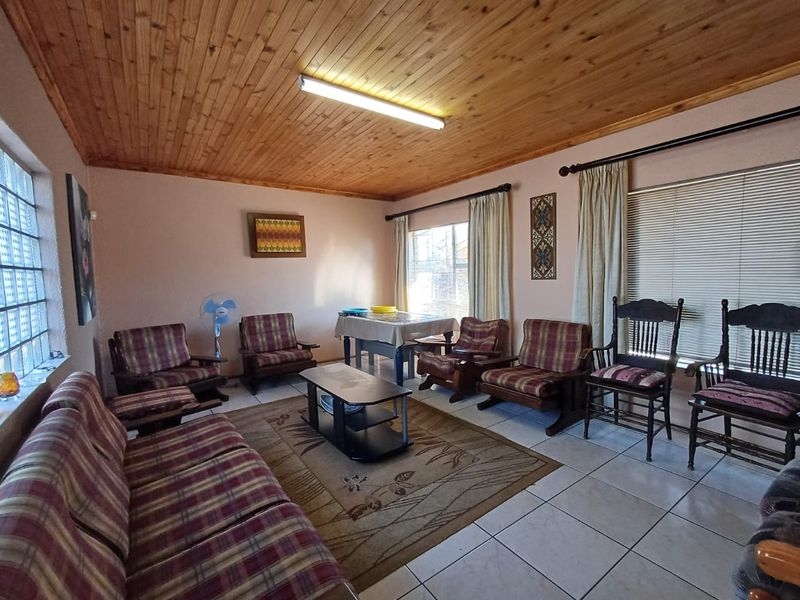 Massive Home For Sale In A Prime Location - Photo 10