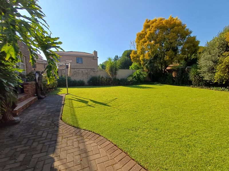 Massive Home For Sale In A Prime Location - Photo 9