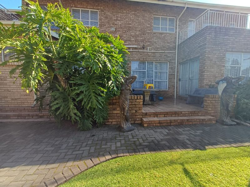 Massive Home For Sale In A Prime Location - Photo 8