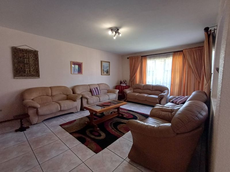 Massive Home For Sale In A Prime Location - Photo 7