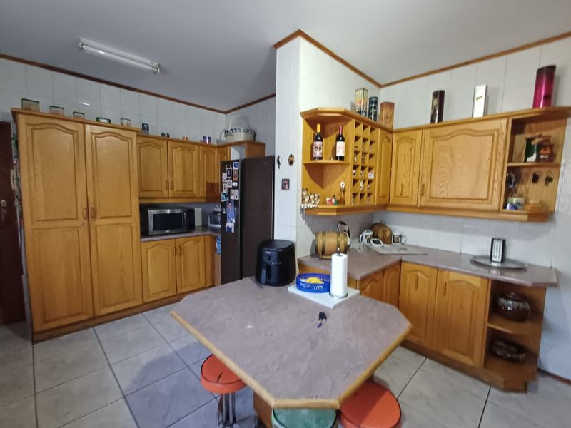 Massive Home For Sale In A Prime Location - Photo 6