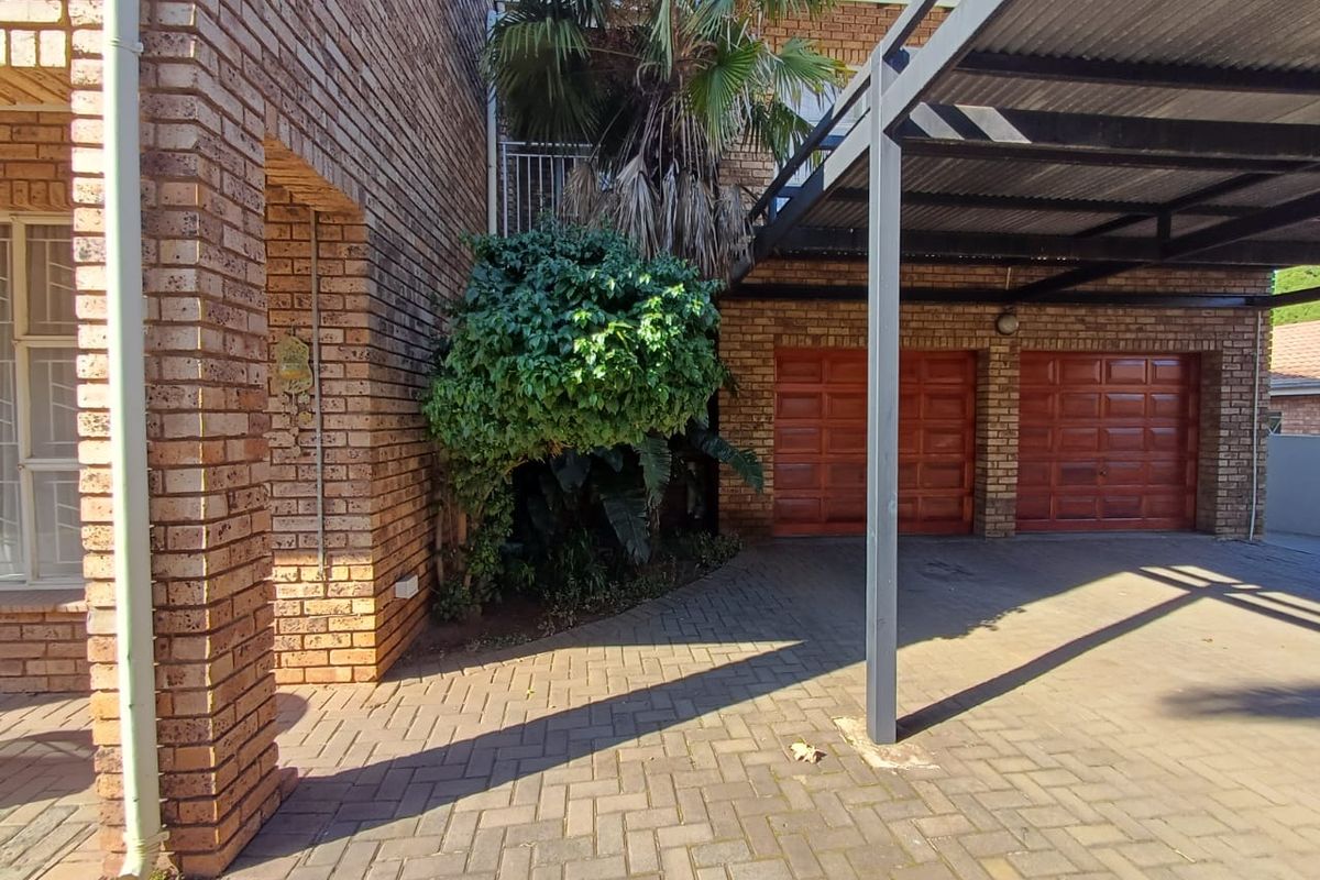Massive Home For Sale In A Prime Location - Photo 5