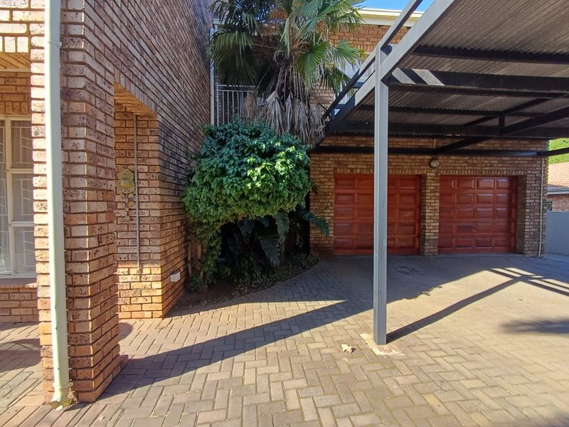 Massive Home For Sale In A Prime Location - Photo 5