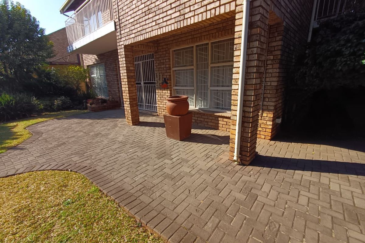 Massive Home For Sale In A Prime Location - Photo 2