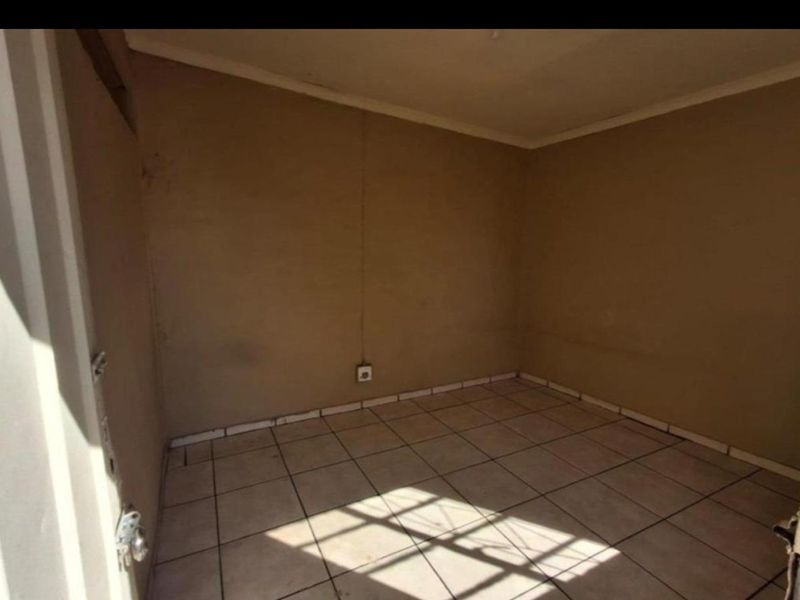 Large 12-Bedroom investment Property for Sale n Brakpan Central. - Photo 5