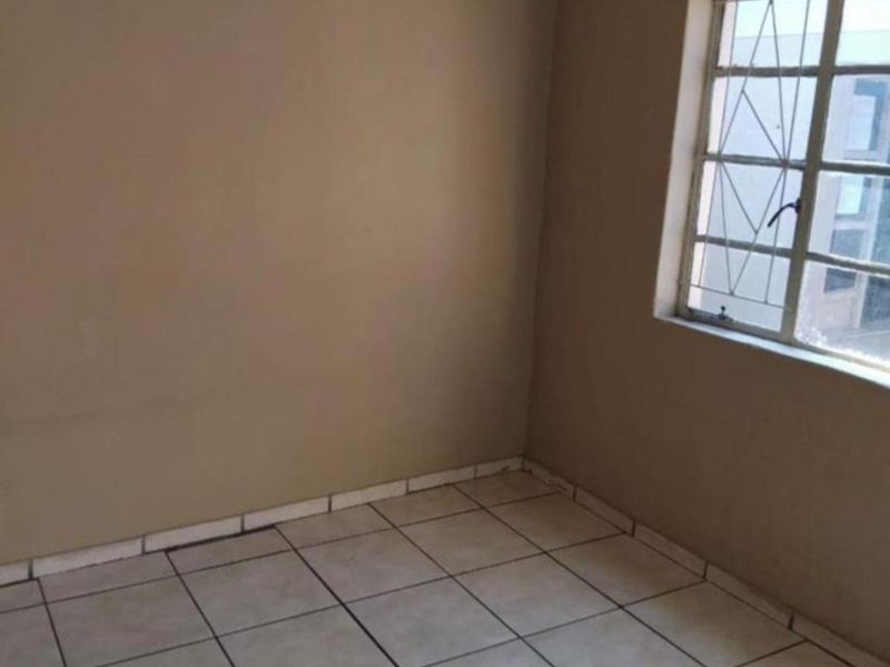 Large 12-Bedroom investment Property for Sale n Brakpan Central. - Photo 9