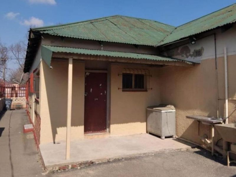 Large 12-Bedroom investment Property for Sale n Brakpan Central. - Photo 8