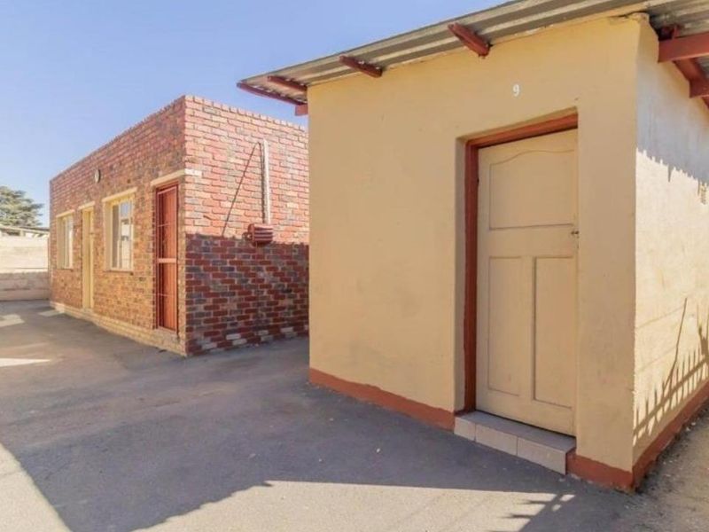 Large 12-Bedroom investment Property for Sale n Brakpan Central. - Photo 7