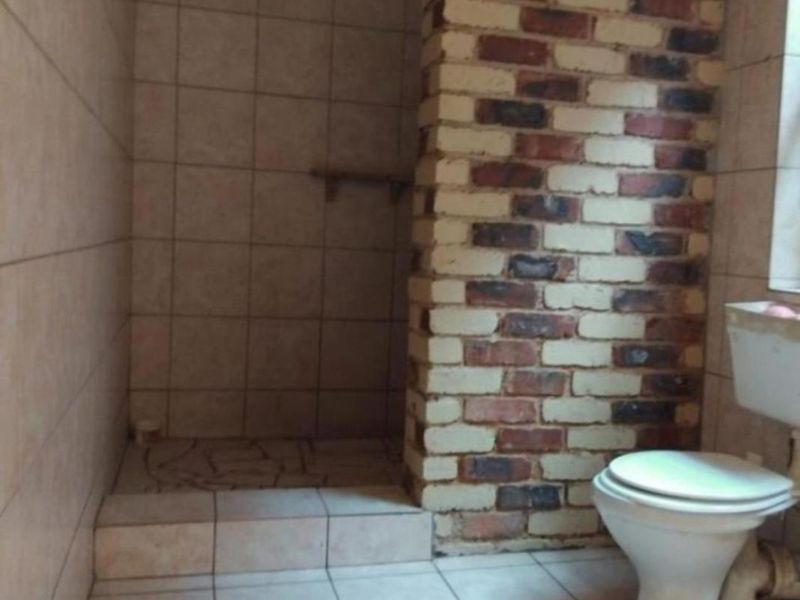 Large 12-Bedroom investment Property for Sale n Brakpan Central. - Photo 6