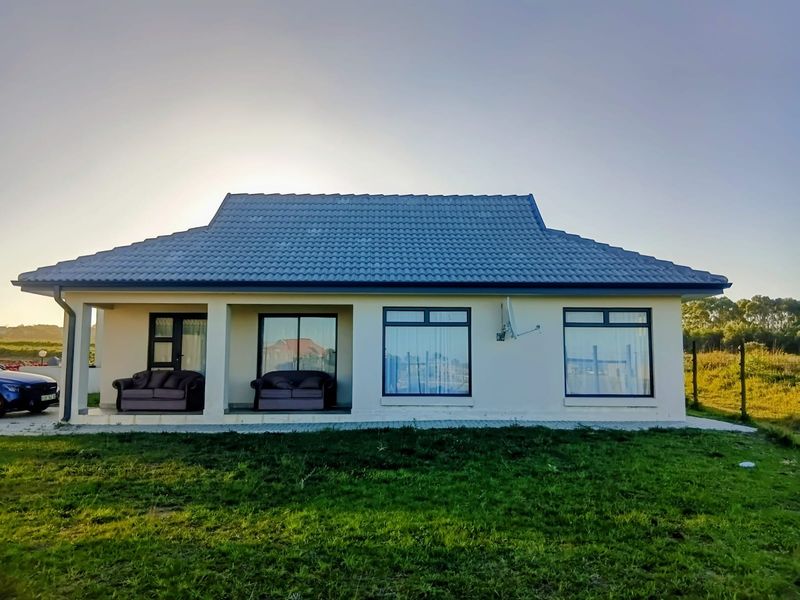 3 Bedroom House For Sale In Kidds Beach - Photo 1