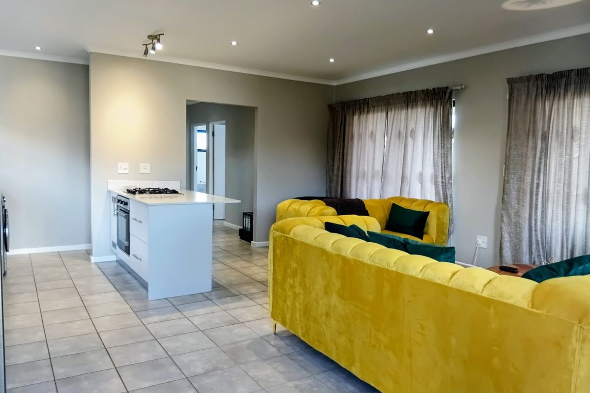 3 Bedroom House For Sale In Kidds Beach - Photo 3