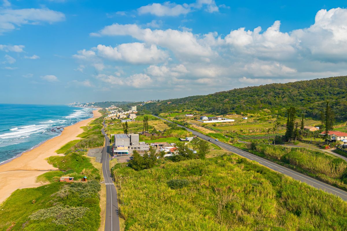 **Panoramic Ocean Views & Endless Potential on the Ballito to Umdloti Coastline** - Photo 3