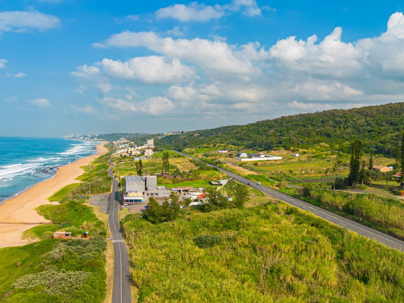 **Panoramic Ocean Views & Endless Potential on the Ballito to Umdloti Coastline** - Photo 3