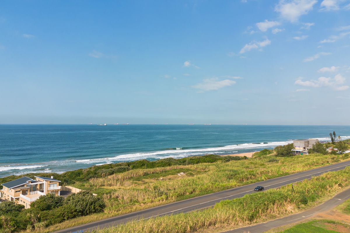 **Panoramic Ocean Views & Endless Potential on the Ballito to Umdloti Coastline** - Photo 4