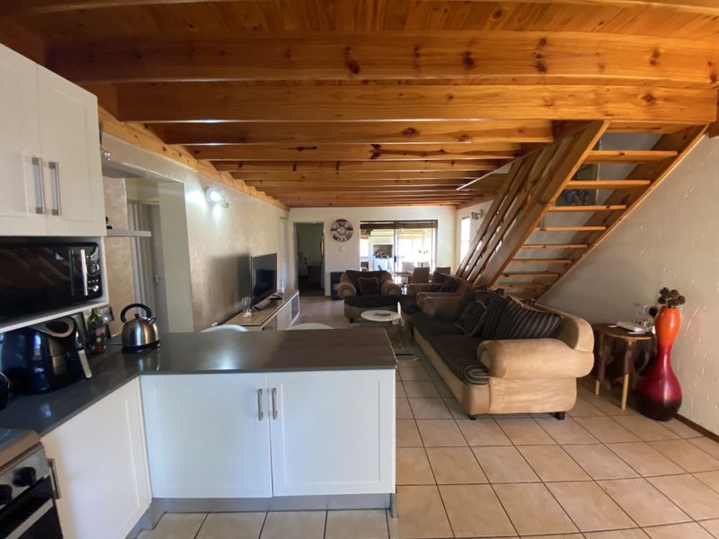 4 Bedroom Property in Estate In Ravenswood - Photo 8