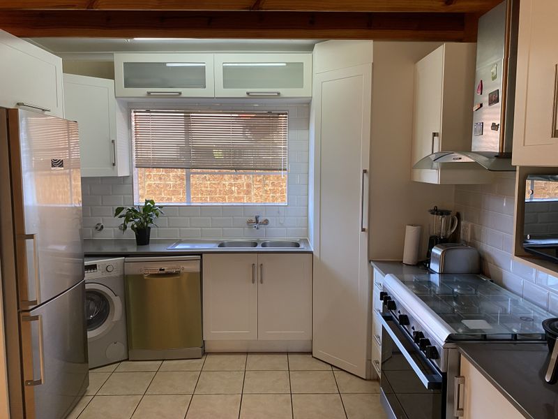 4 Bedroom Property in Estate In Ravenswood - Photo 3