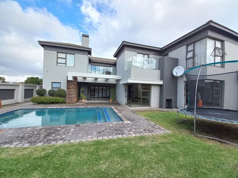 5 Bedroom Home Helderwyk Estate - Photo 1