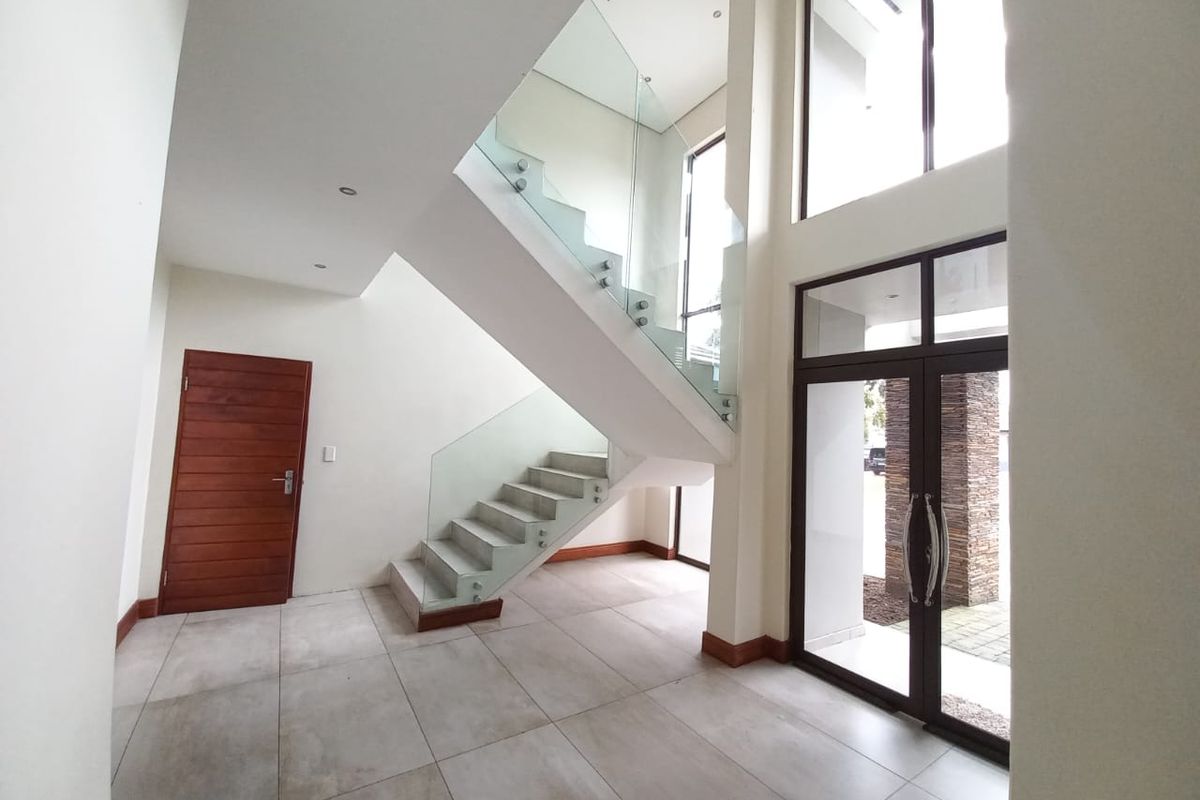 5 Bedroom Home Helderwyk Estate - Photo 4