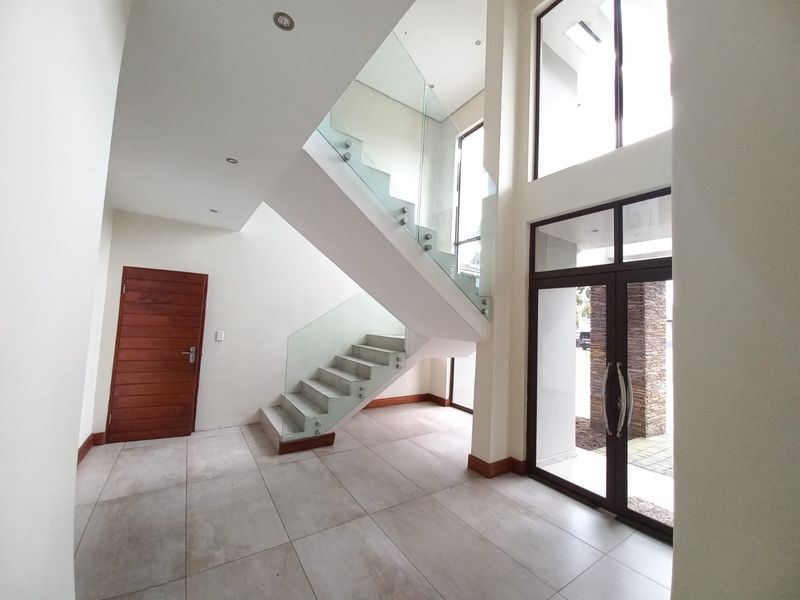 5 Bedroom Home Helderwyk Estate - Photo 4