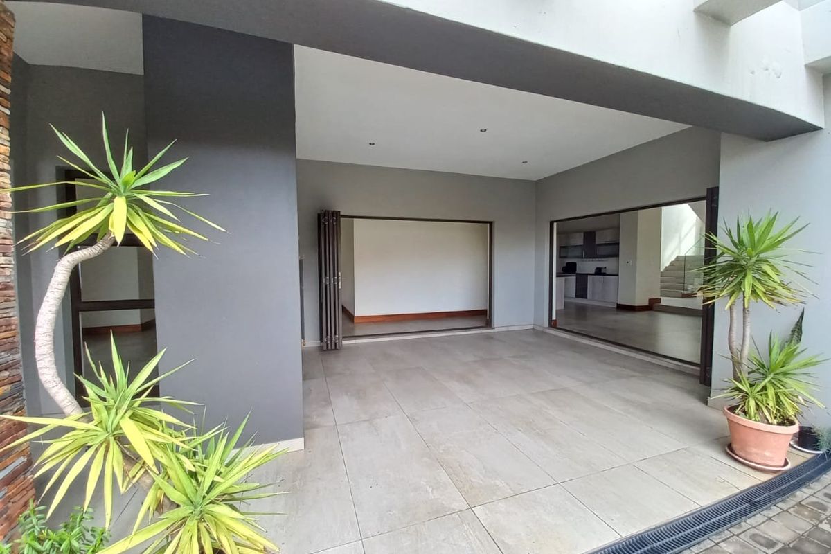 5 Bedroom Home Helderwyk Estate - Photo 2