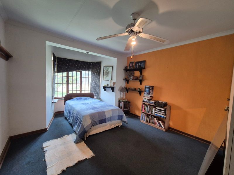 Impressive family home on over 3500m2 stand with space, privacy, and multiple income/guest options. - Photo 8