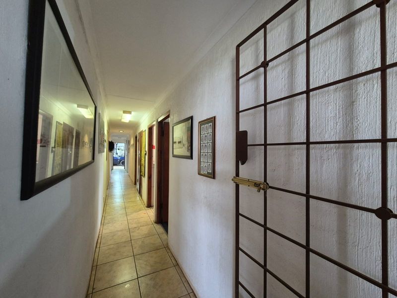 Impressive family home on over 3500m2 stand with space, privacy, and multiple income/guest options. - Photo 7