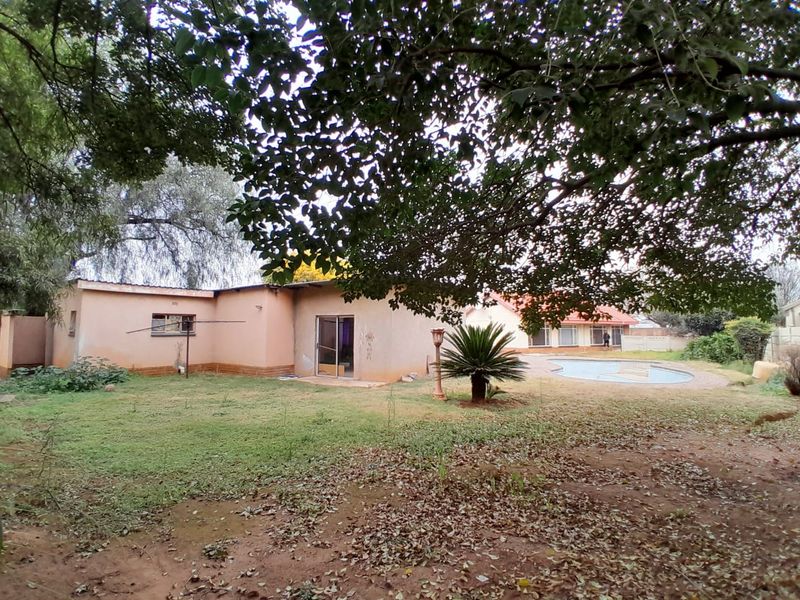 Spacious 3-Bedroom Home with Endless Potential. - Photo 6