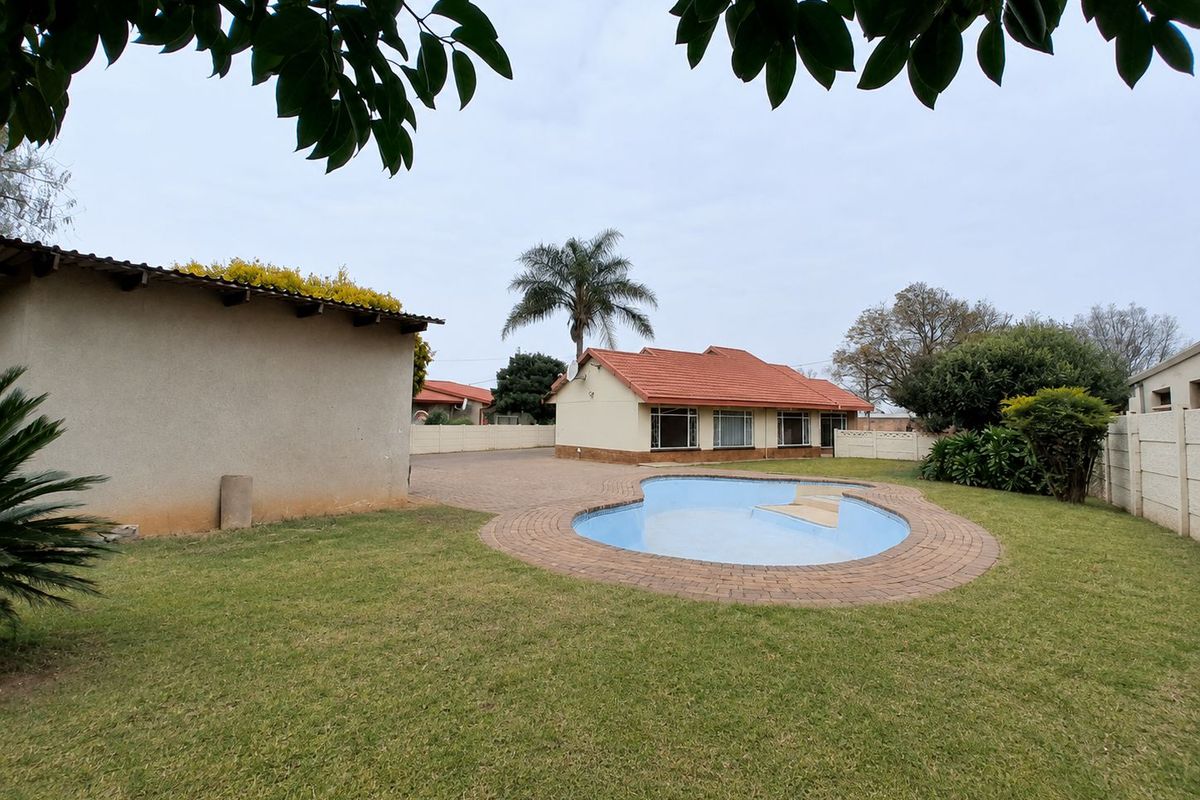 Spacious 3-Bedroom Home with Endless Potential. - Photo 2