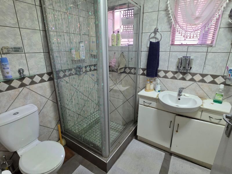 STUNNING FAMILY HOME WITH FLAT FOR SALE IN SASOLBURG - Photo 10