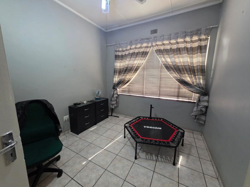 STUNNING FAMILY HOME WITH FLAT FOR SALE IN SASOLBURG - Photo 7