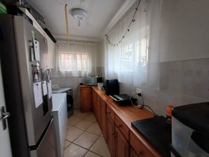 Sunny Home For Sale In SW 1 90% Solar & Extra Full Flatlet - Photo 6