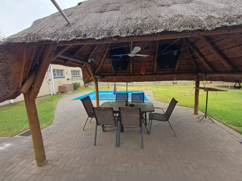 Sunny Home For Sale In SW 1 90% Solar & Extra Full Flatlet - Photo 7
