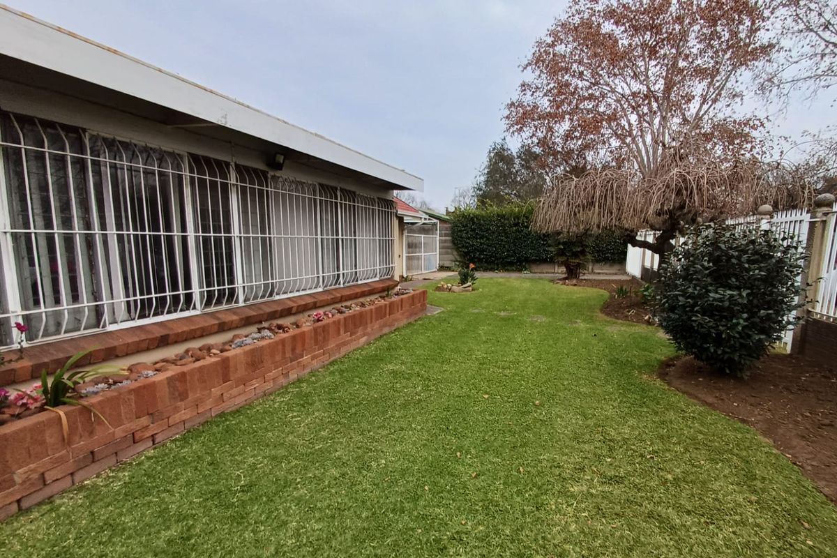 Sunny Home For Sale In SW 1 90% Solar & Extra Full Flatlet - Photo 2