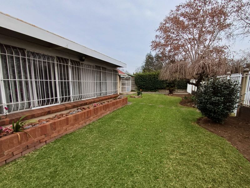 Sunny Home For Sale In SW 1 90% Solar & Extra Full Flatlet - Photo 2