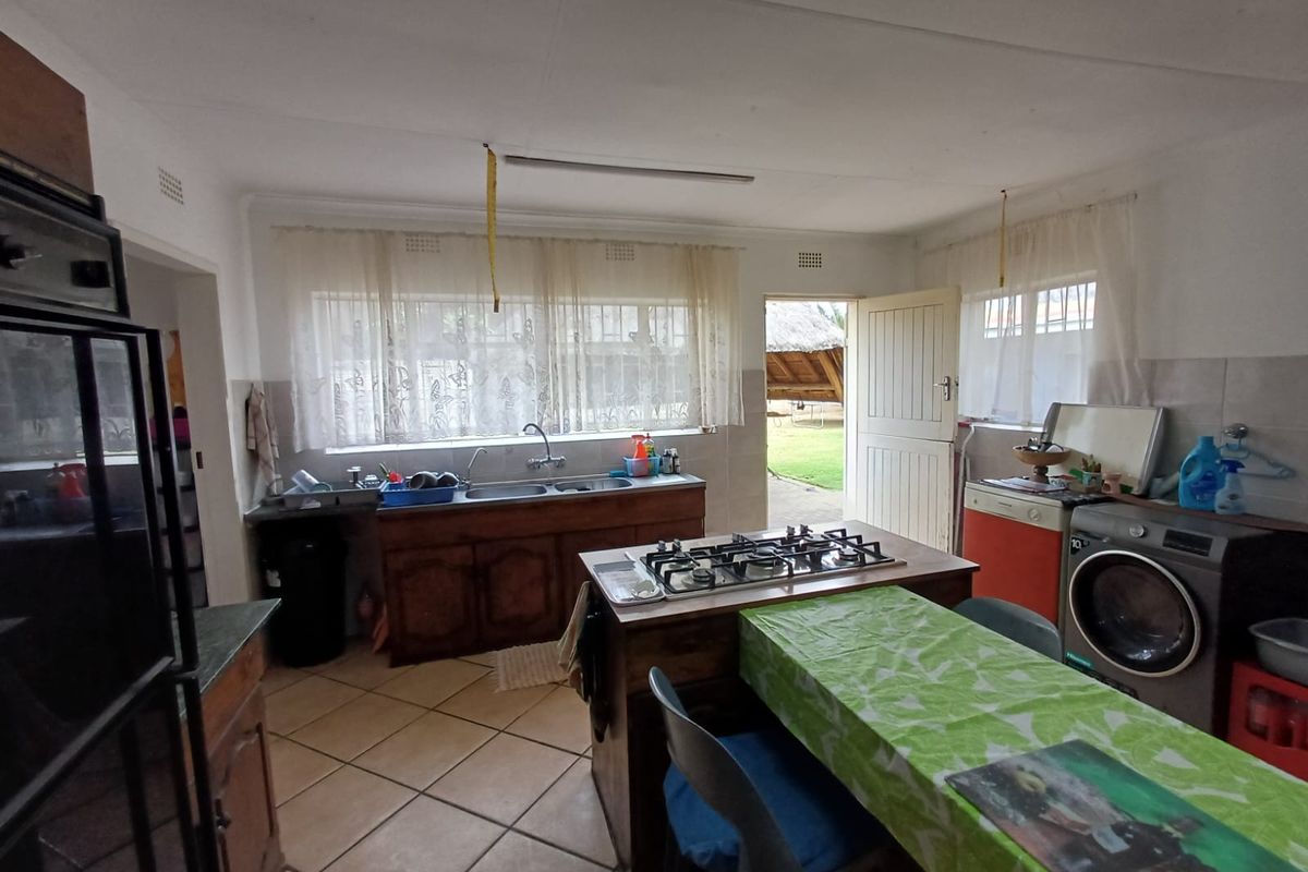 Sunny Home For Sale In SW 1 90% Solar & Extra Full Flatlet - Photo 3