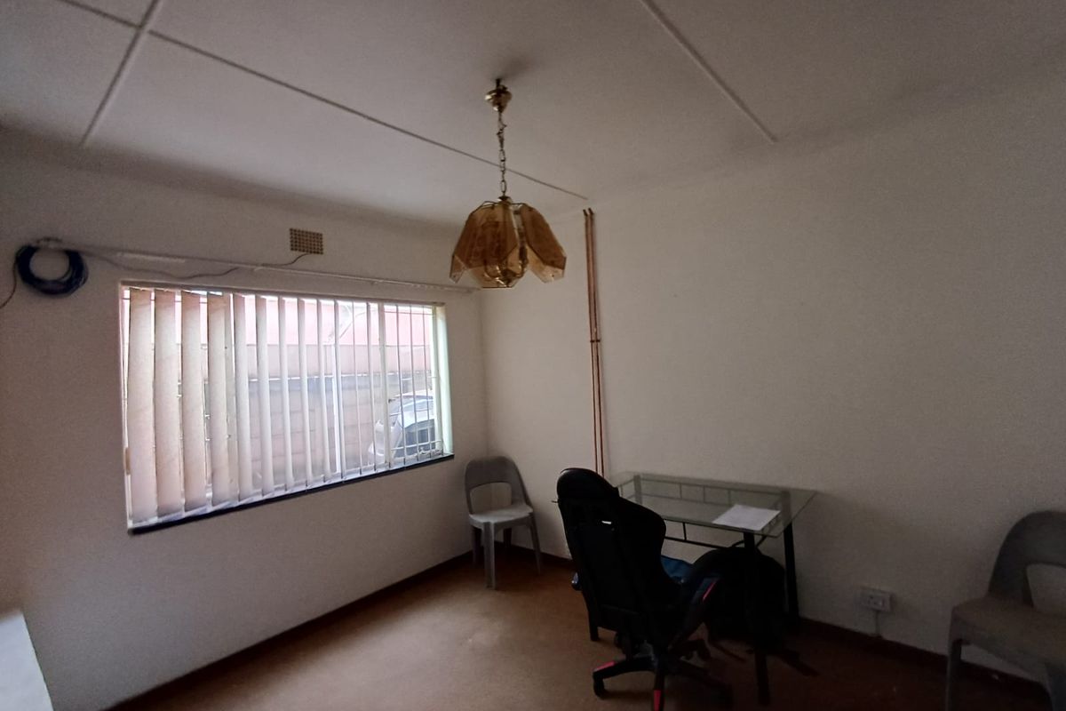 Sunny Home For Sale In SW 1 90% Solar & Extra Full Flatlet - Photo 5