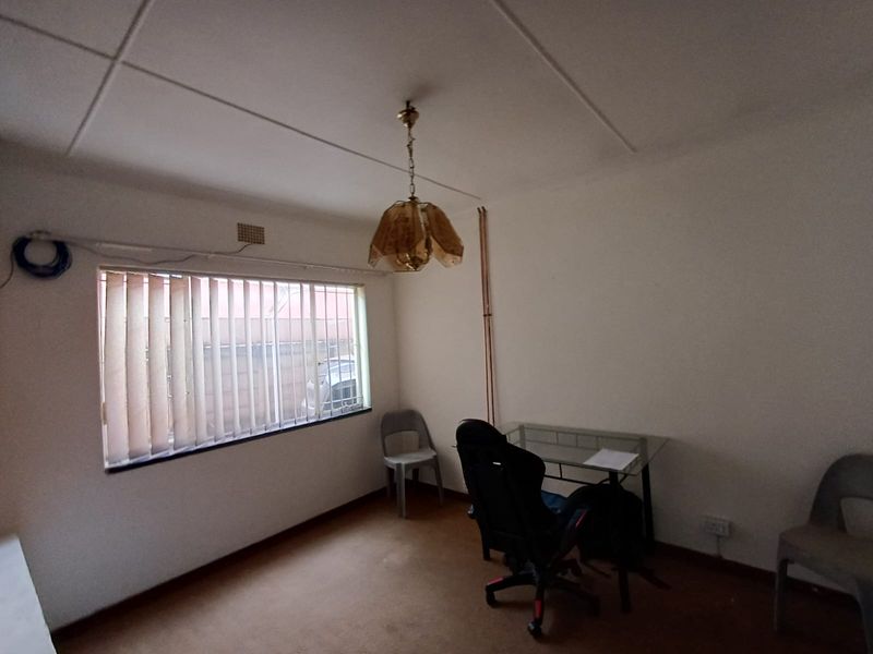 Sunny Home For Sale In SW 1 90% Solar & Extra Full Flatlet - Photo 5