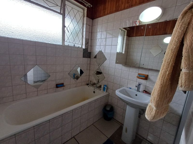 Renovators Dream For Sale In SW 1 - Photo 8