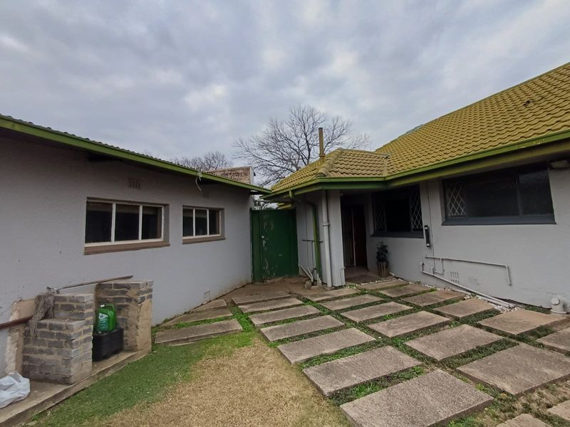 Renovators Dream For Sale In SW 1 - Photo 6