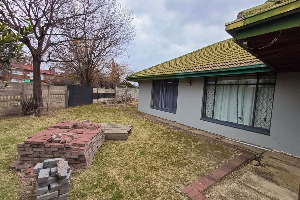 Renovators Dream For Sale In SW 1 - Photo 4