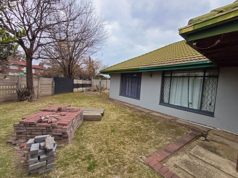Renovators Dream For Sale In SW 1 - Photo 4