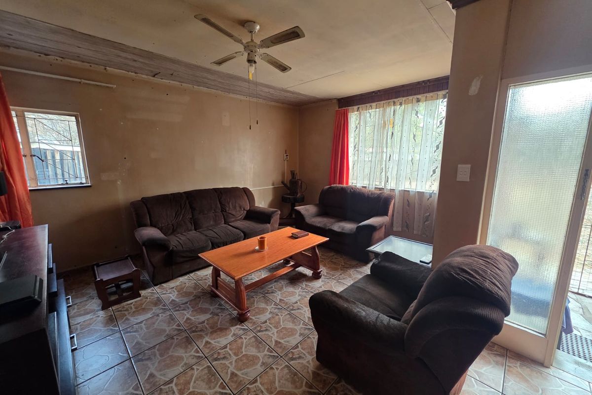 COZY FAMILY HOME FOR SALE IN SASOLBURG - Photo 2