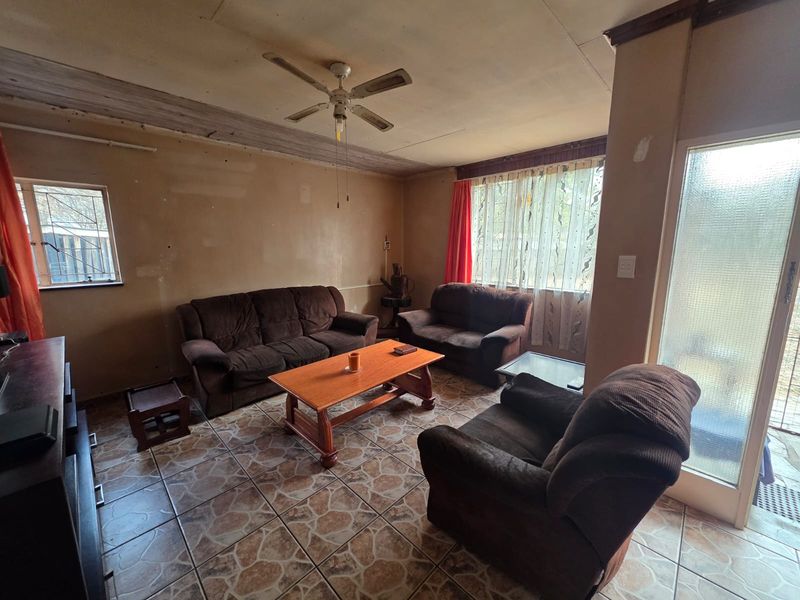 COZY FAMILY HOME FOR SALE IN SASOLBURG - Photo 2