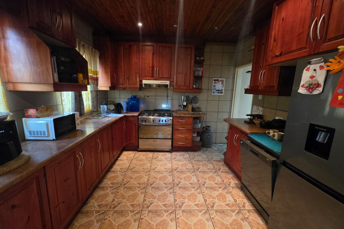COZY FAMILY HOME FOR SALE IN SASOLBURG - Photo 3