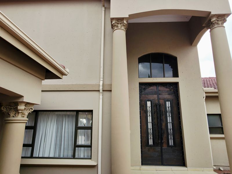 Sophisticated 4 Bedroom Residence in Reyno Heights, Ben Fleur - Photo 10